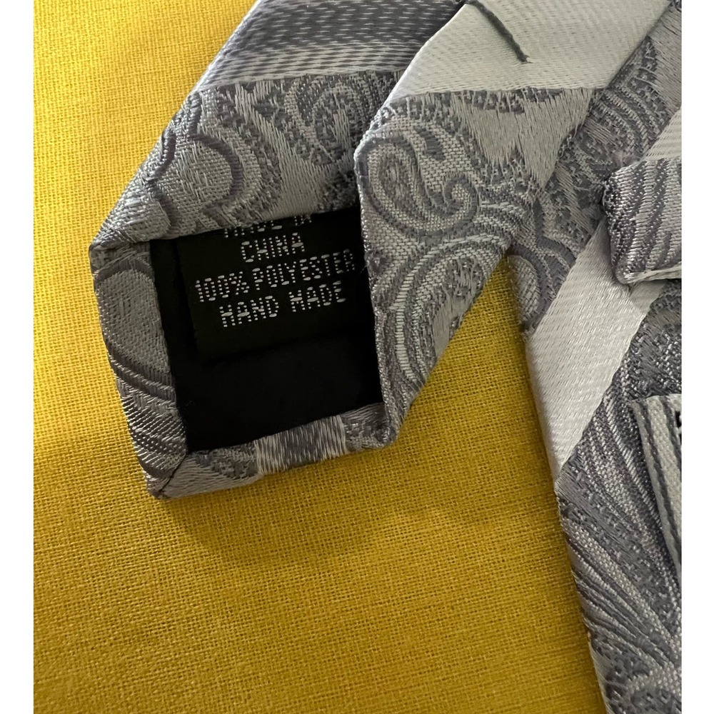 Umberto Frasi Handmade Gray and White Paisley Print Tie - Picture 4 of 4